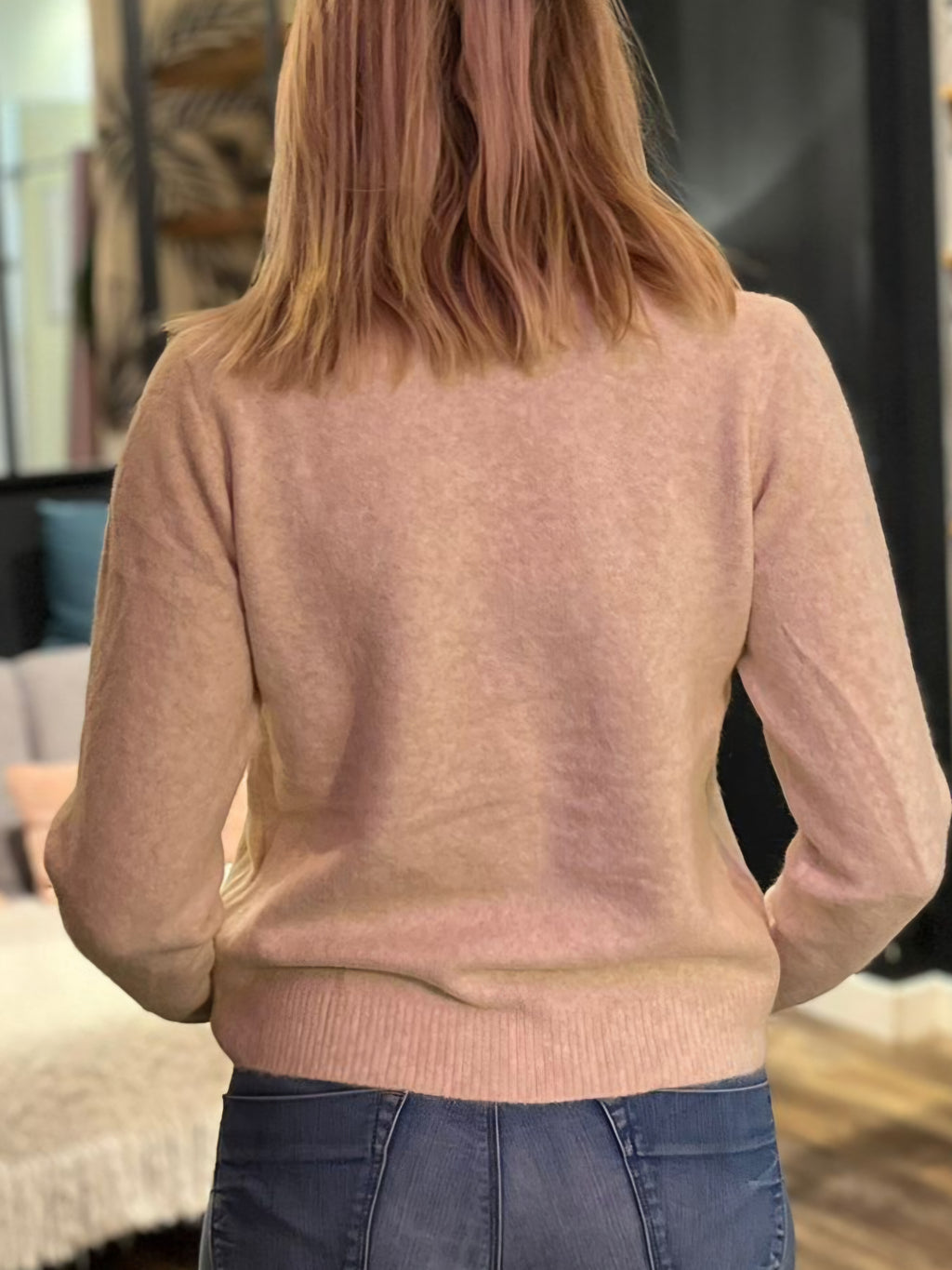 PULL A BOUTONS ET FOULARD FLEURI INTEGRE