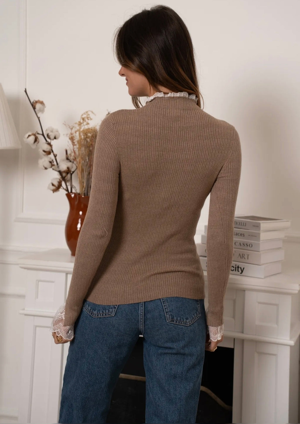 Pull moulant dentelle